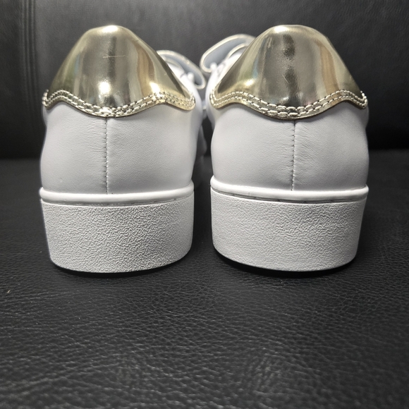 [NEW] Vionic Women's Size 8.5 White & Champagne (Gold) Velcro Sneakers - Picture 6 of 15